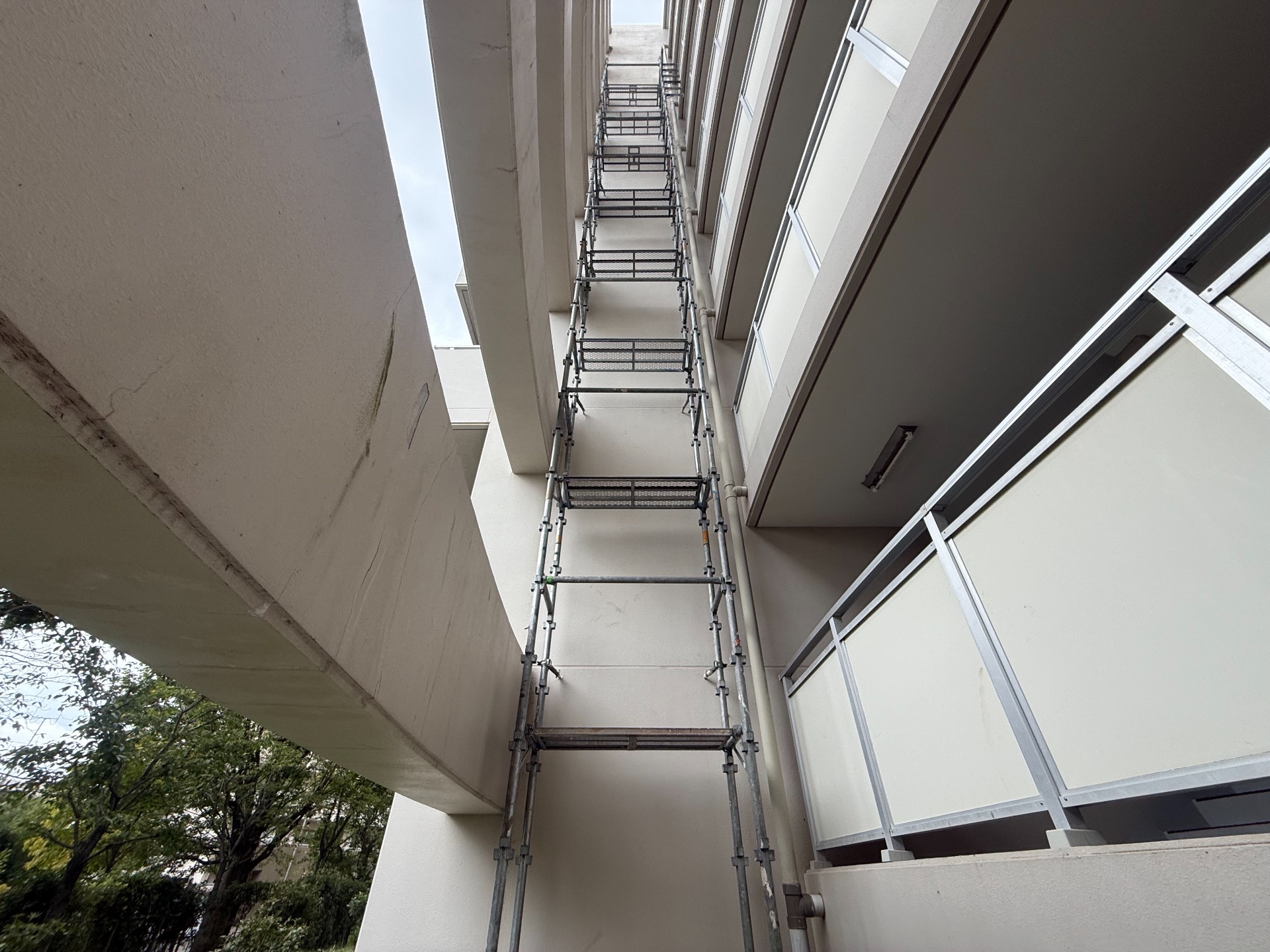 【足場】高津区蟹ケ谷にて仮設工事